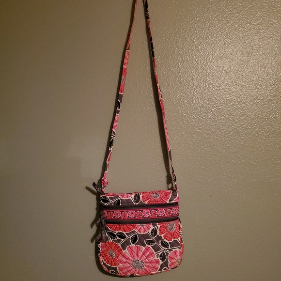 ๐Very Bradley Triple Zip Hipster - Picture 2 of 5